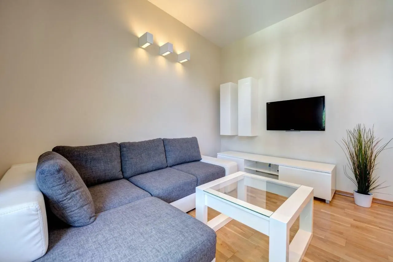 Dr Apartments - Frank Sopot