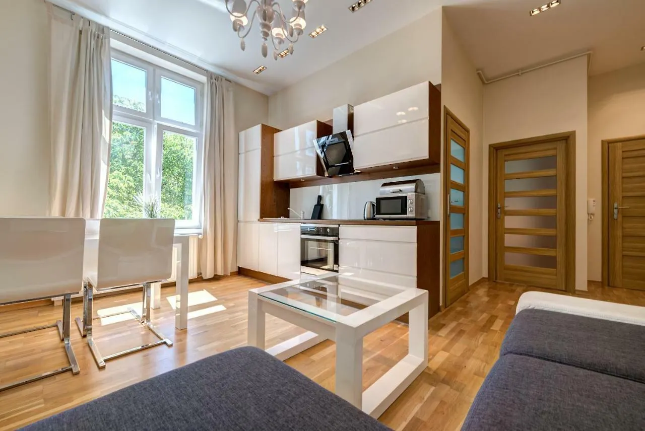 Dr Apartments - Frank Sopot