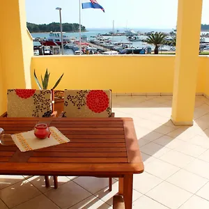 Buco Seafront & Fastfood Apartament Pakoštane
